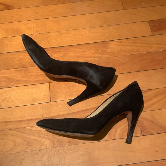 Diane von Furstenberg black suede pointed toe heels - Picture 9 of 10